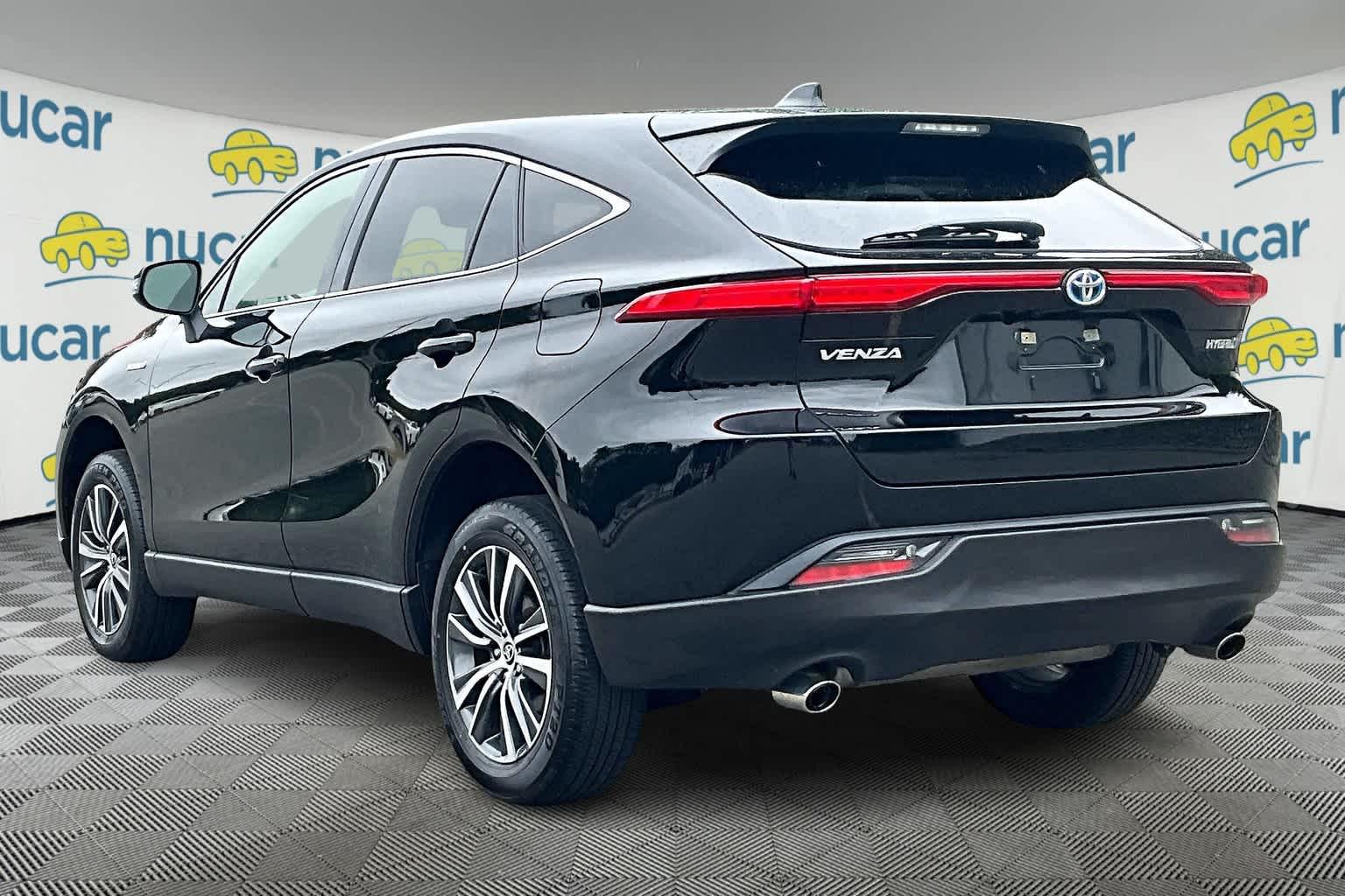 2021 Toyota Venza LE - Photo 4