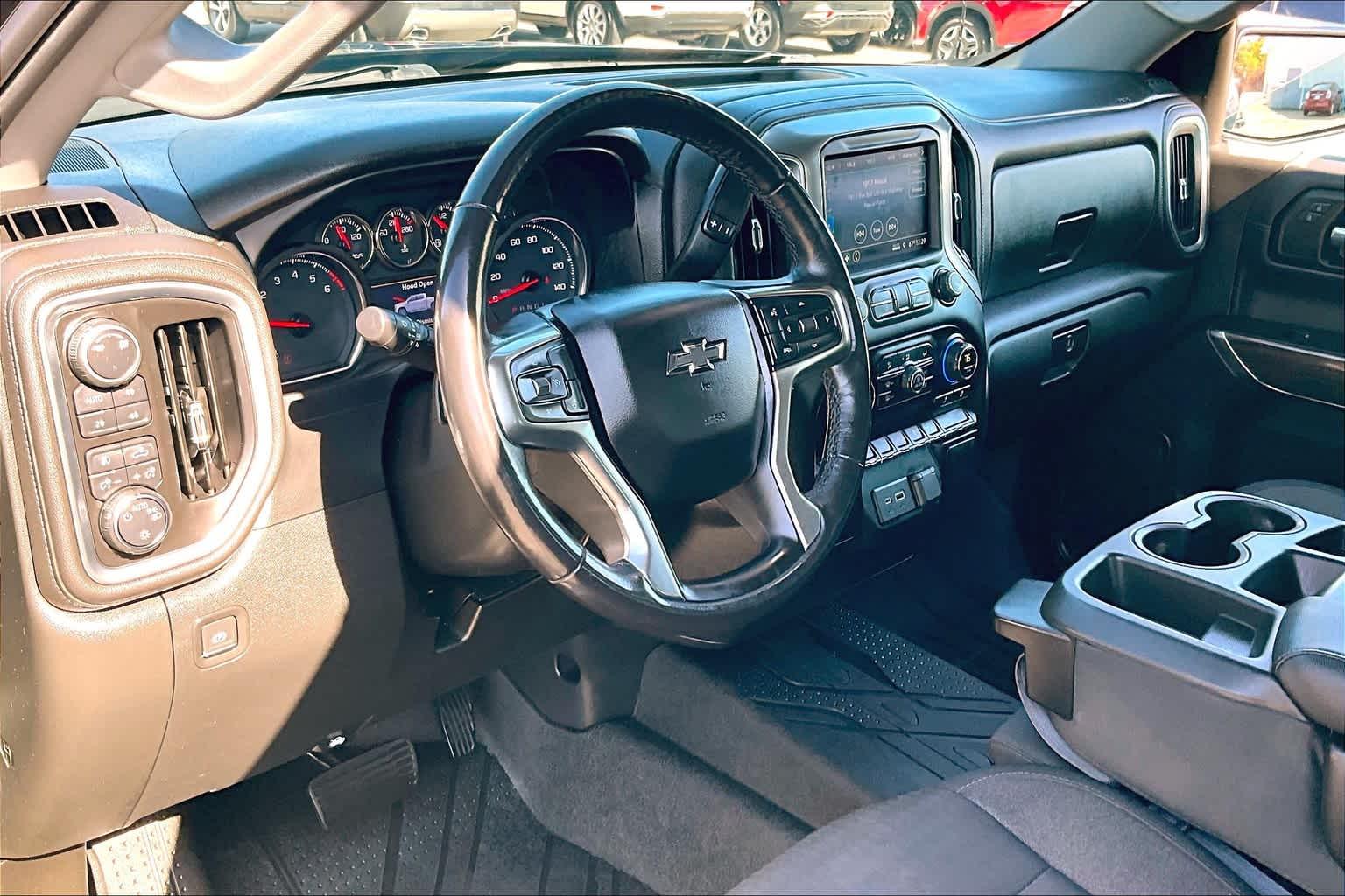 2019 Chevrolet Silverado 1500 RST 4WD Double Cab 147 - Photo 8