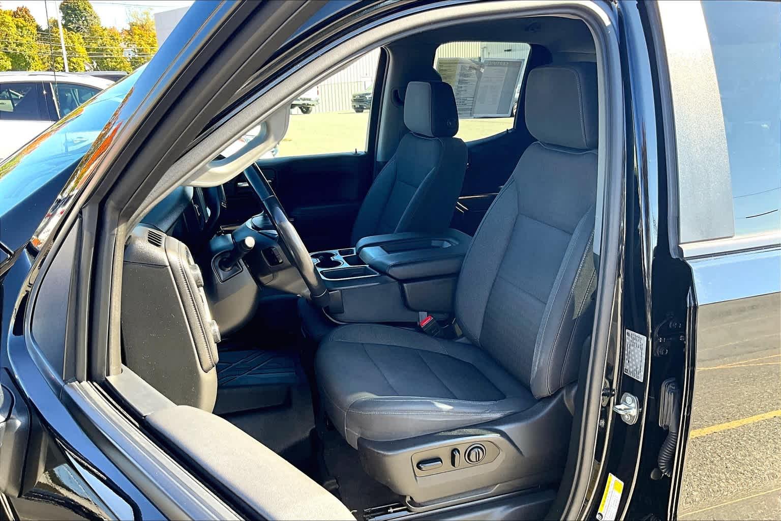 2019 Chevrolet Silverado 1500 RST 4WD Double Cab 147 - Photo 10