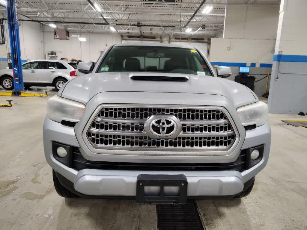 2017 Toyota Tacoma TRD Sport - Photo 2