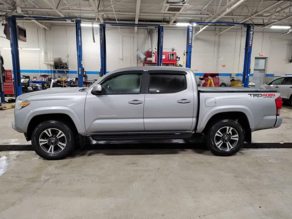 2017 Toyota Tacoma TRD Sport - Photo 4