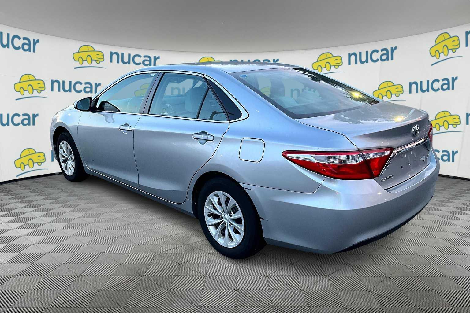 2015 Toyota Camry LE - Photo 3