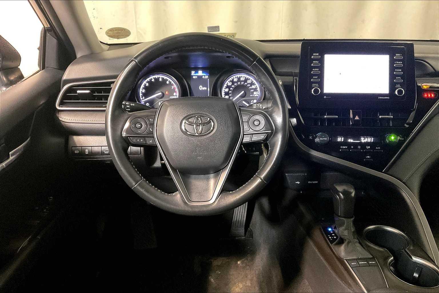 2022 Toyota Camry SE - Photo 17