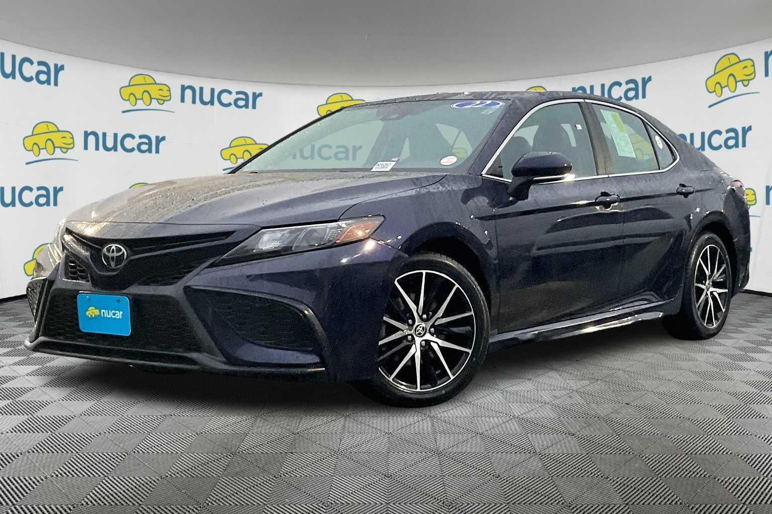 2022 Toyota Camry SE - Photo 3