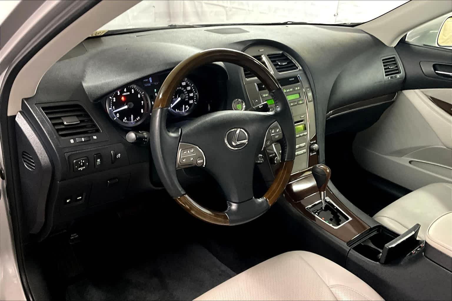 2010 Lexus ES 350  - Photo 8