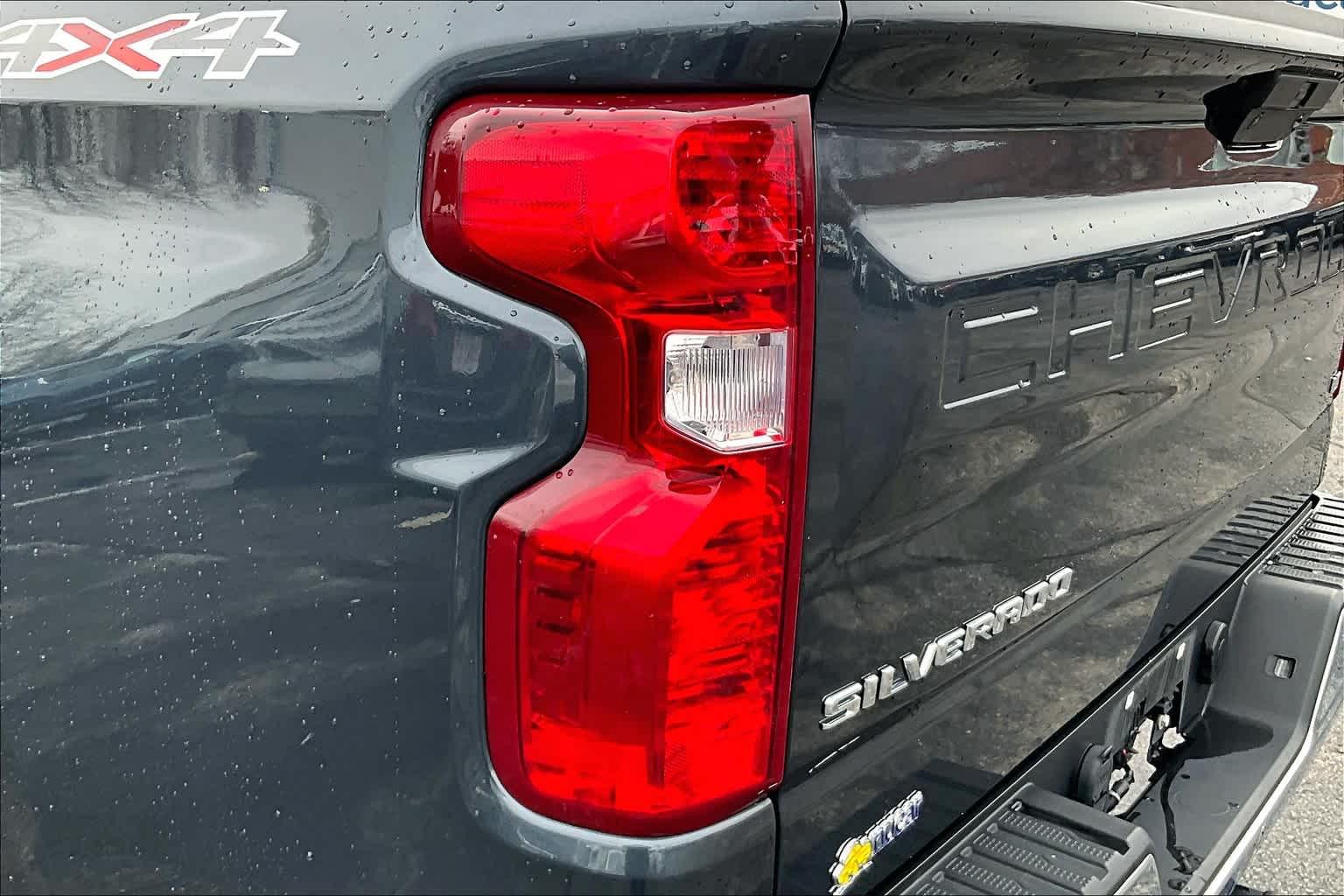 2021 Chevrolet Silverado 1500 LT 4WD Crew Cab 147 - Photo 32