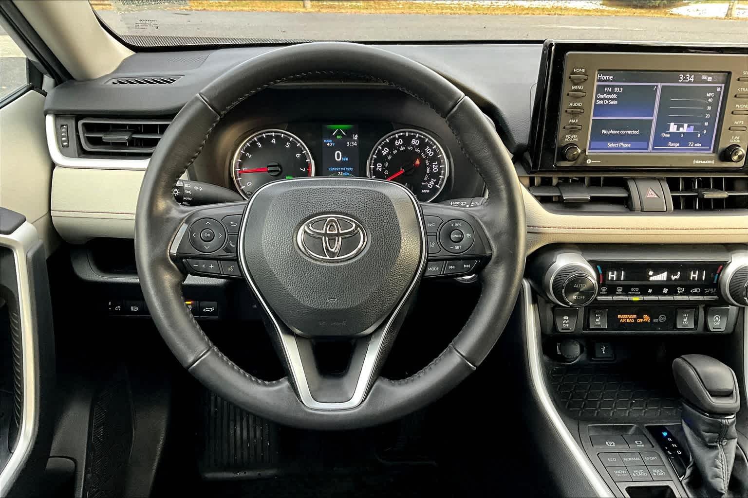 2022 Toyota RAV4 XLE - Photo 17