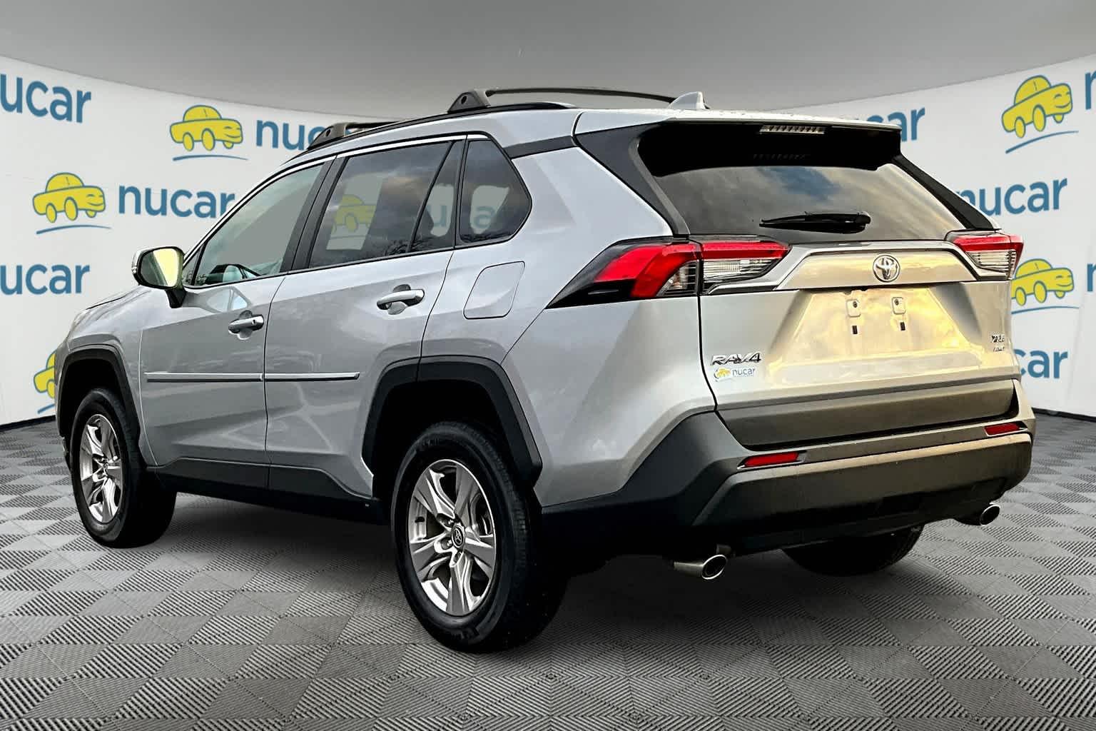 2022 Toyota RAV4 XLE - Photo 4