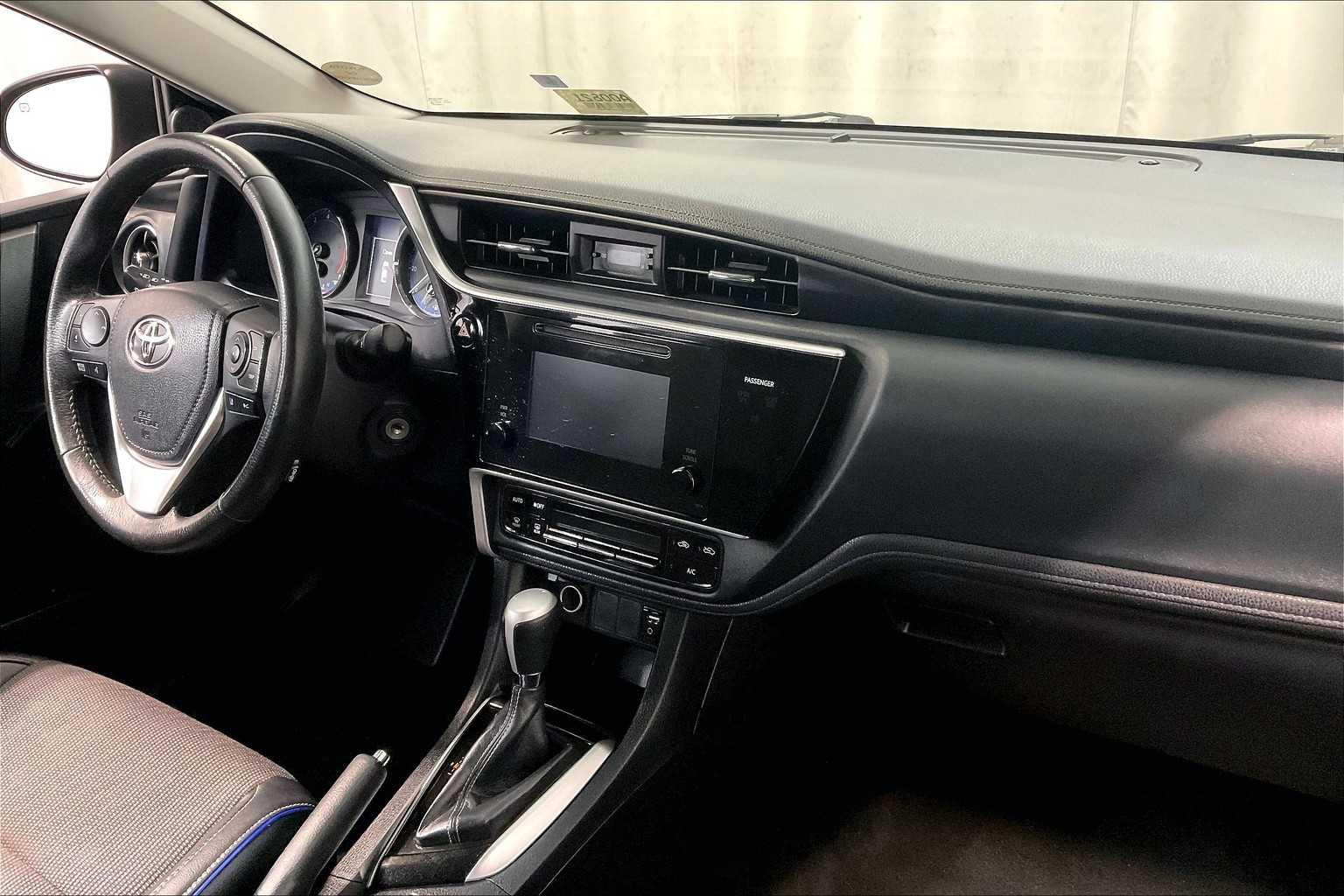 2017 Toyota Corolla SE - Photo 14