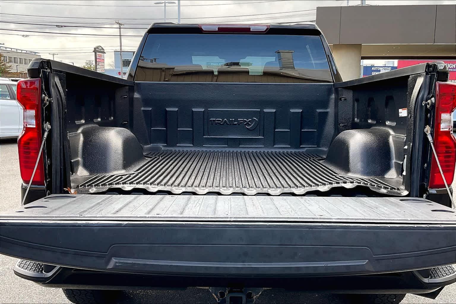 2022 Chevrolet Silverado 1500 Custom 4WD Crew Cab 147 - Photo 30