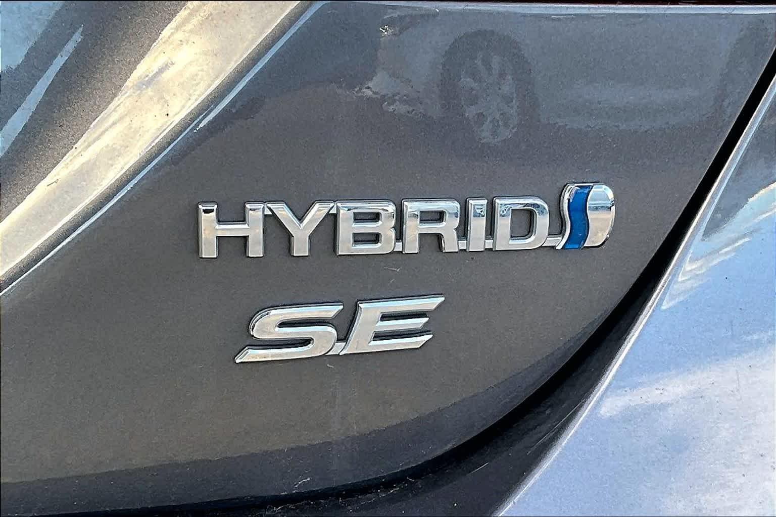 2022 Toyota Camry Hybrid SE - Photo 27