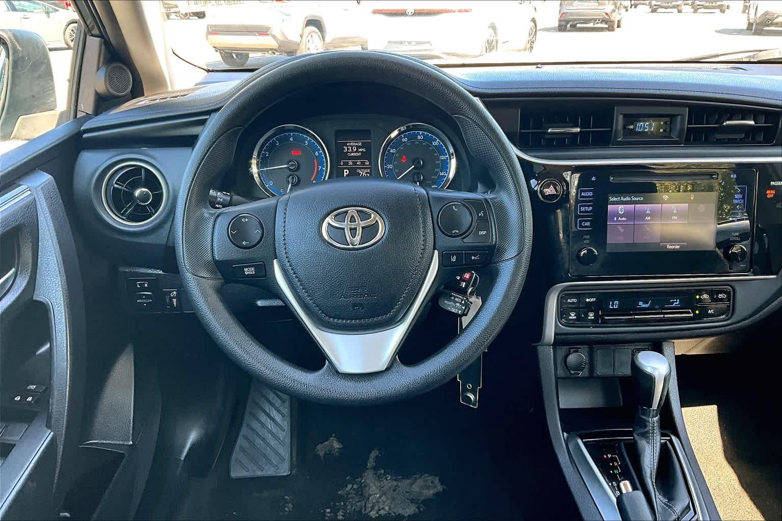 2017 Toyota Corolla LE - Photo 17