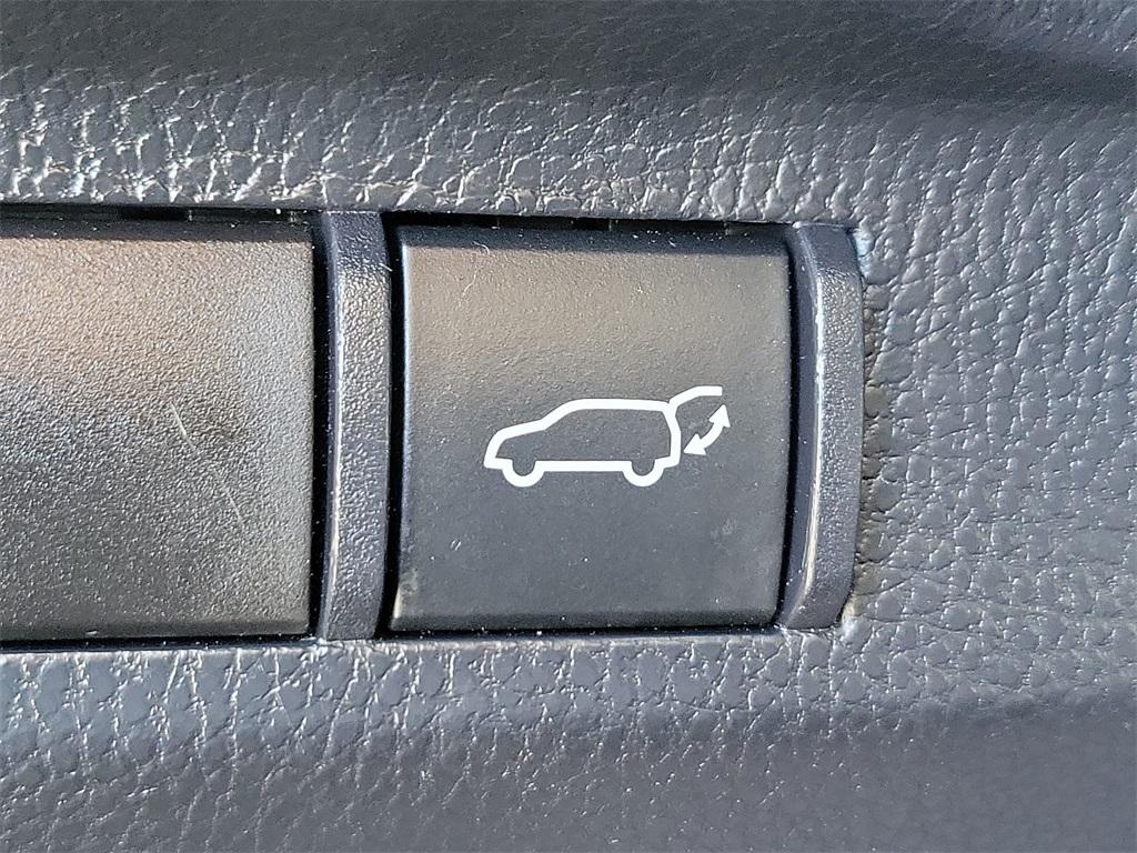 2023 Toyota RAV4 XLE - Photo 25