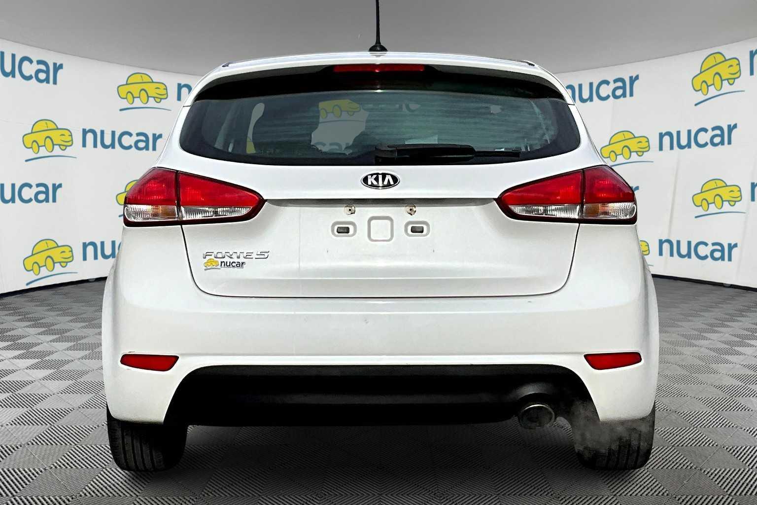 2016 Kia Forte 5-Door LX - Photo 5