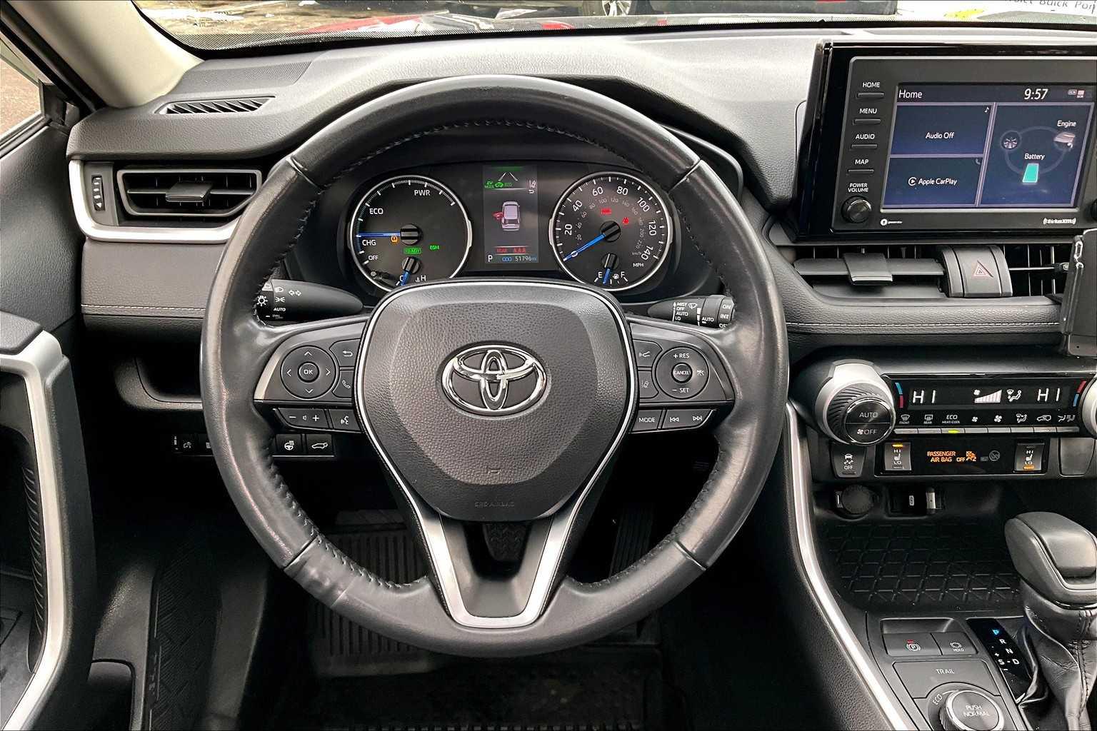 2022 Toyota RAV4 Hybrid XLE - Photo 16