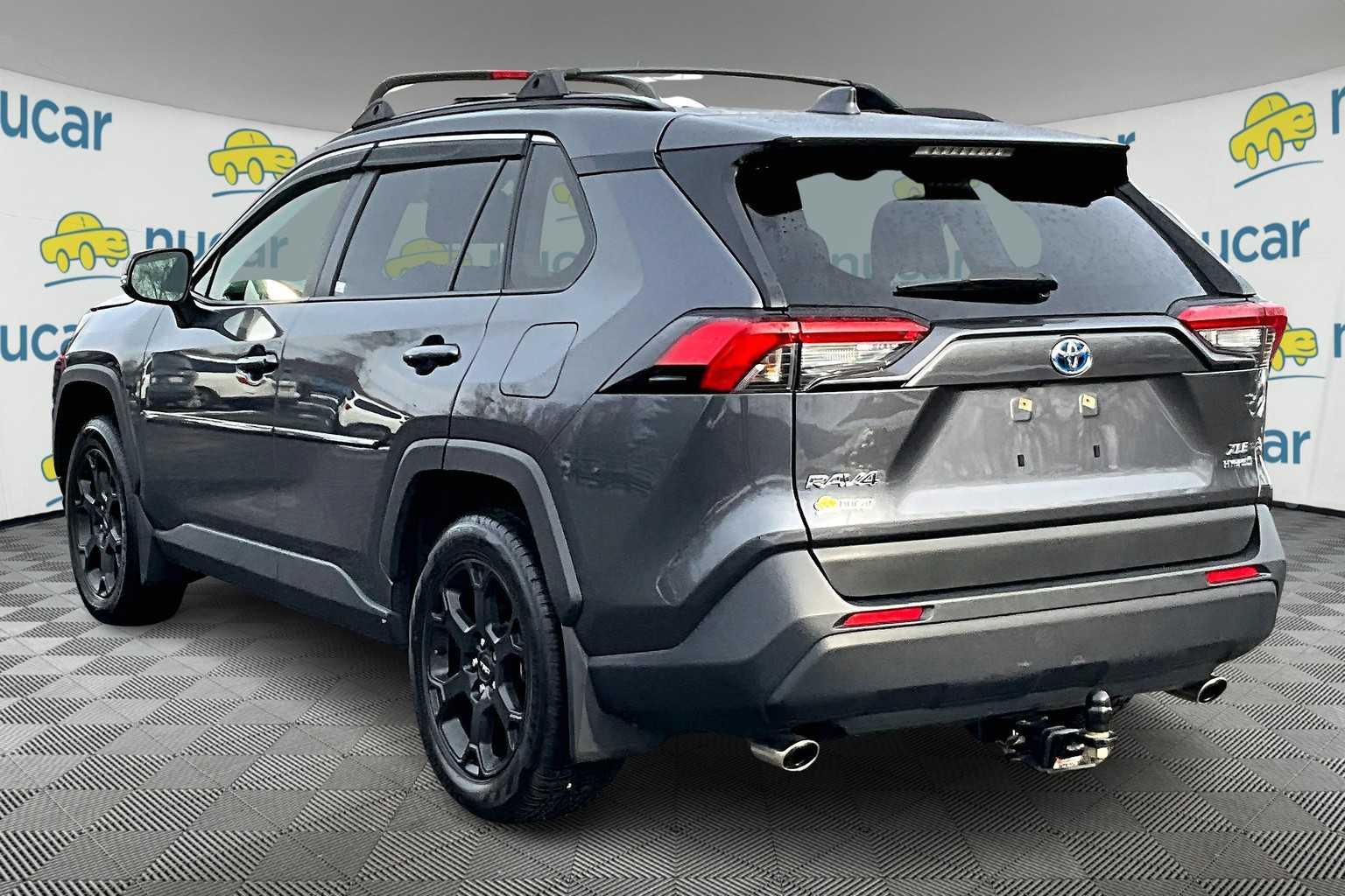 2022 Toyota RAV4 Hybrid XLE - Photo 4