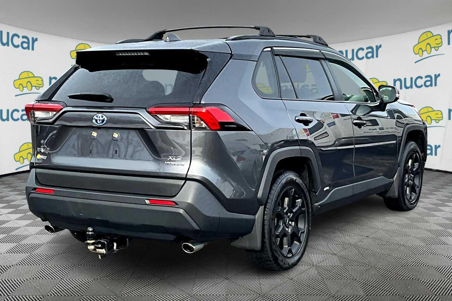 2022 Toyota RAV4 Hybrid XLE - Photo 6