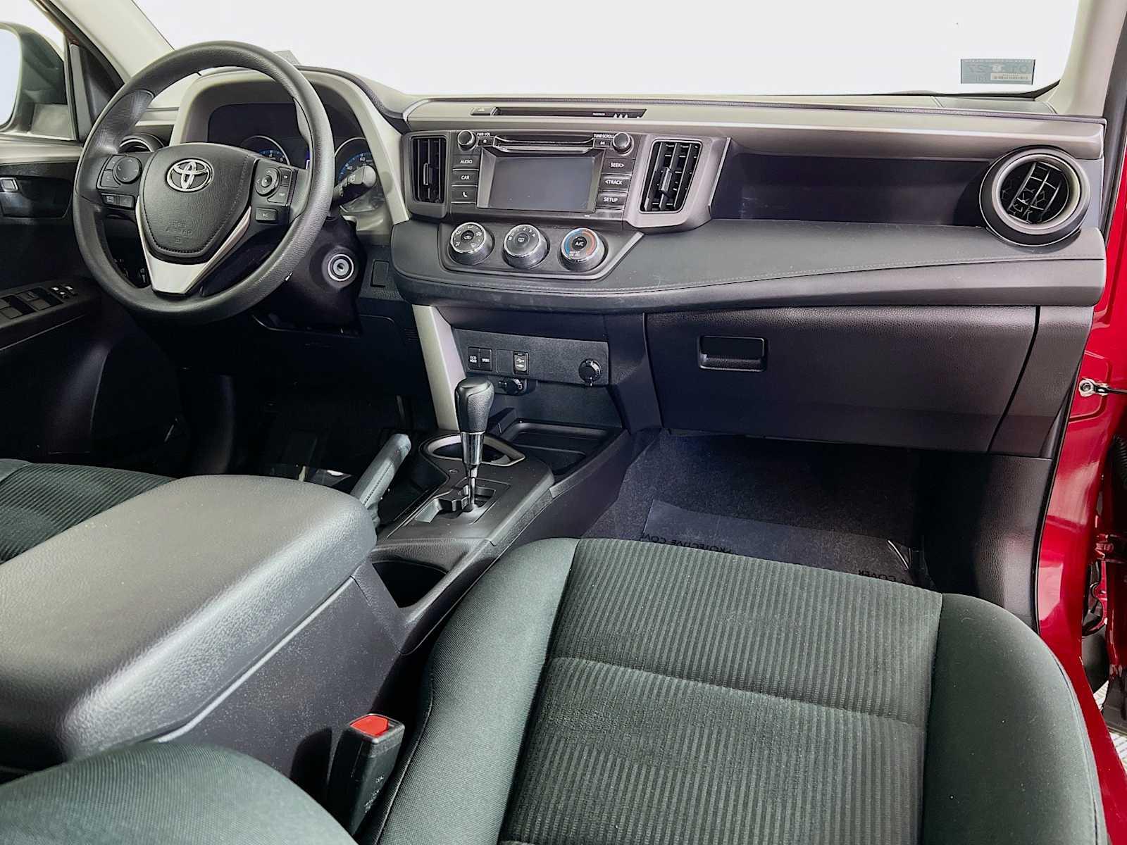 2018 Toyota RAV4 LE - Photo 28