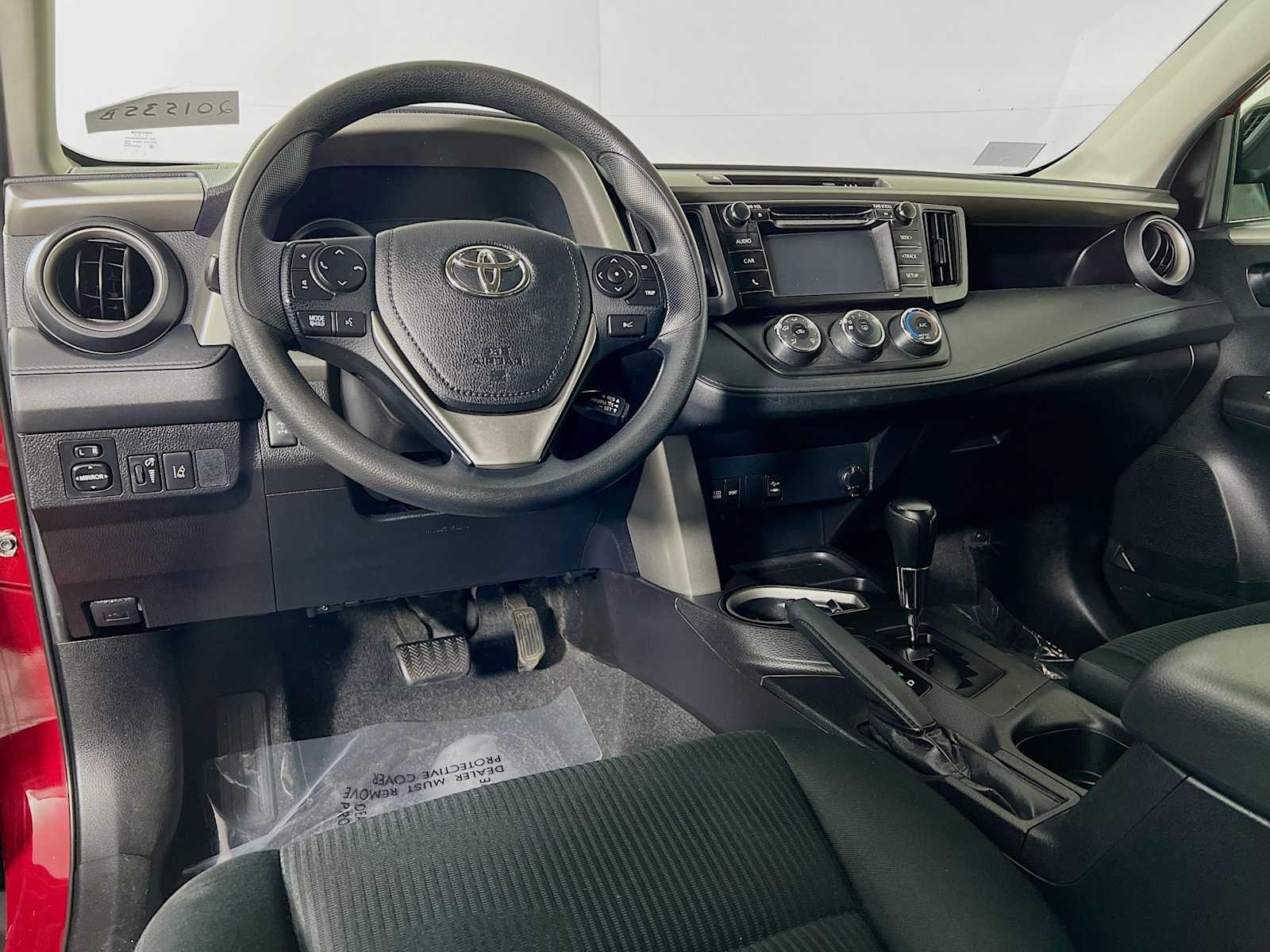 2018 Toyota RAV4 LE - Photo 9