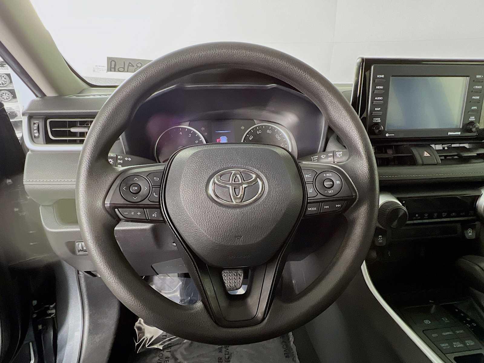 2021 Toyota RAV4 LE - Photo 11