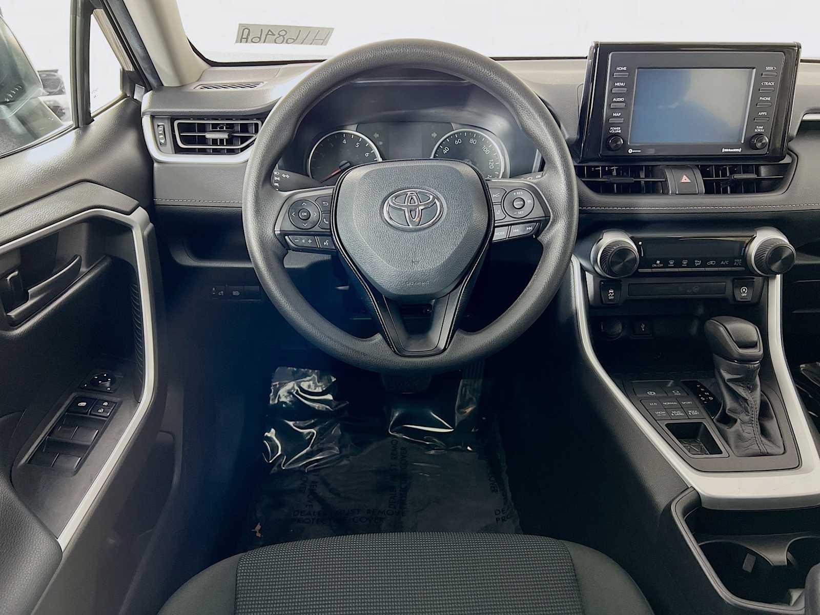 2021 Toyota RAV4 LE - Photo 21