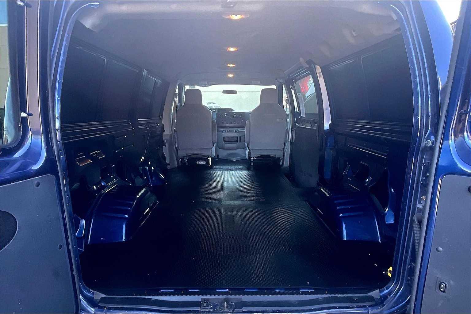 2014 Ford Econoline Commercial - Photo 17