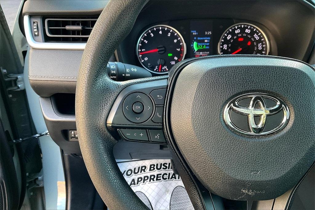 2021 Toyota RAV4 XLE - Photo 24