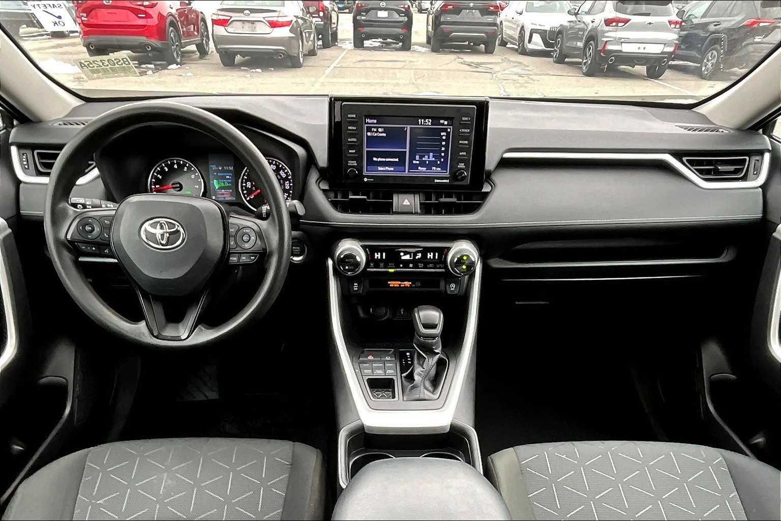 2021 Toyota RAV4 XLE - Photo 21