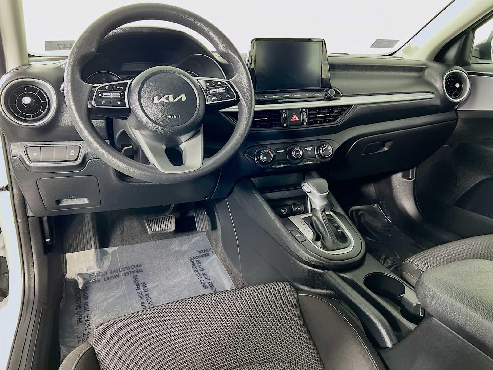 2023 Kia Forte LXS - Photo 9