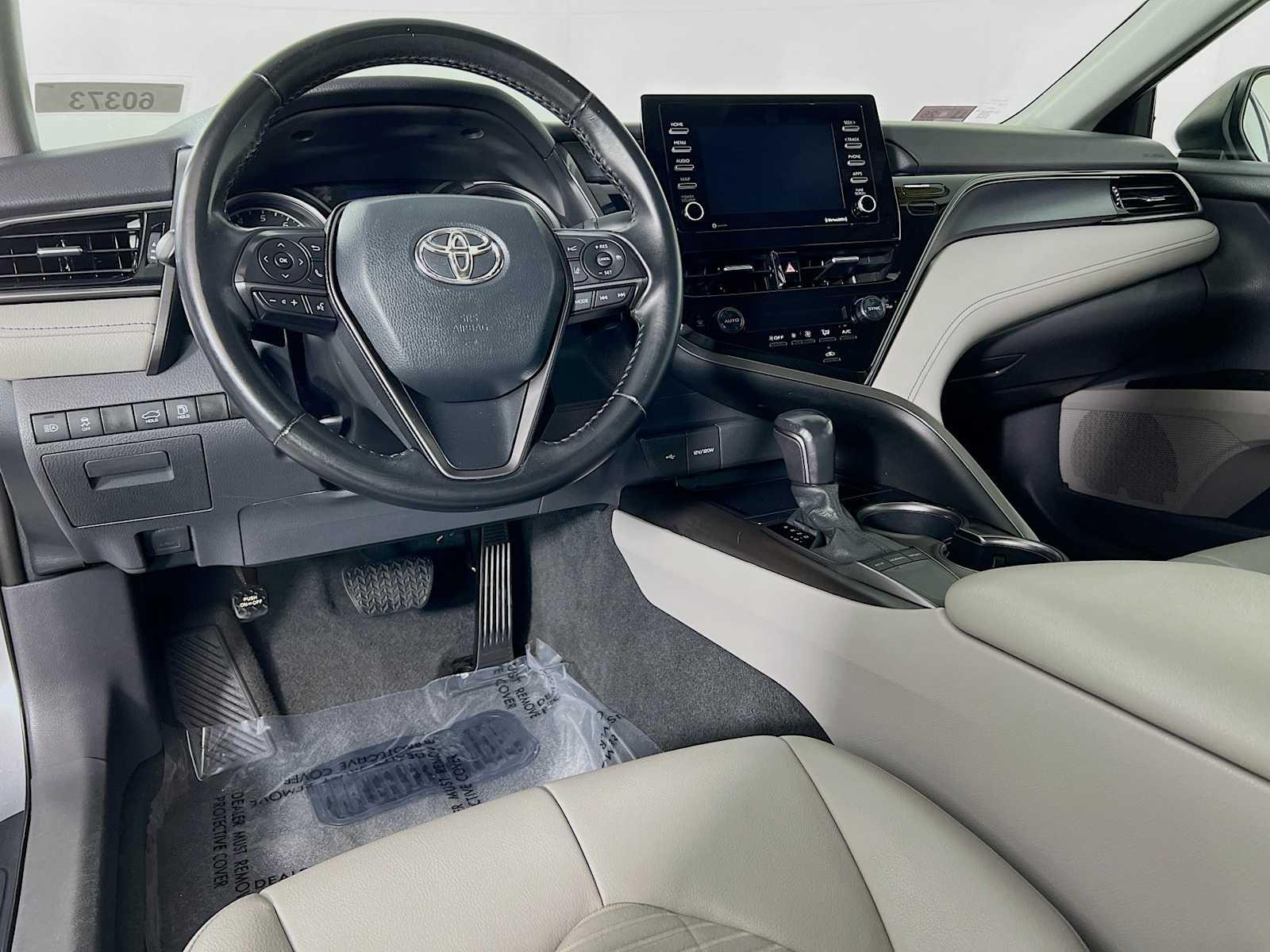 2022 Toyota Camry SE - Photo 18