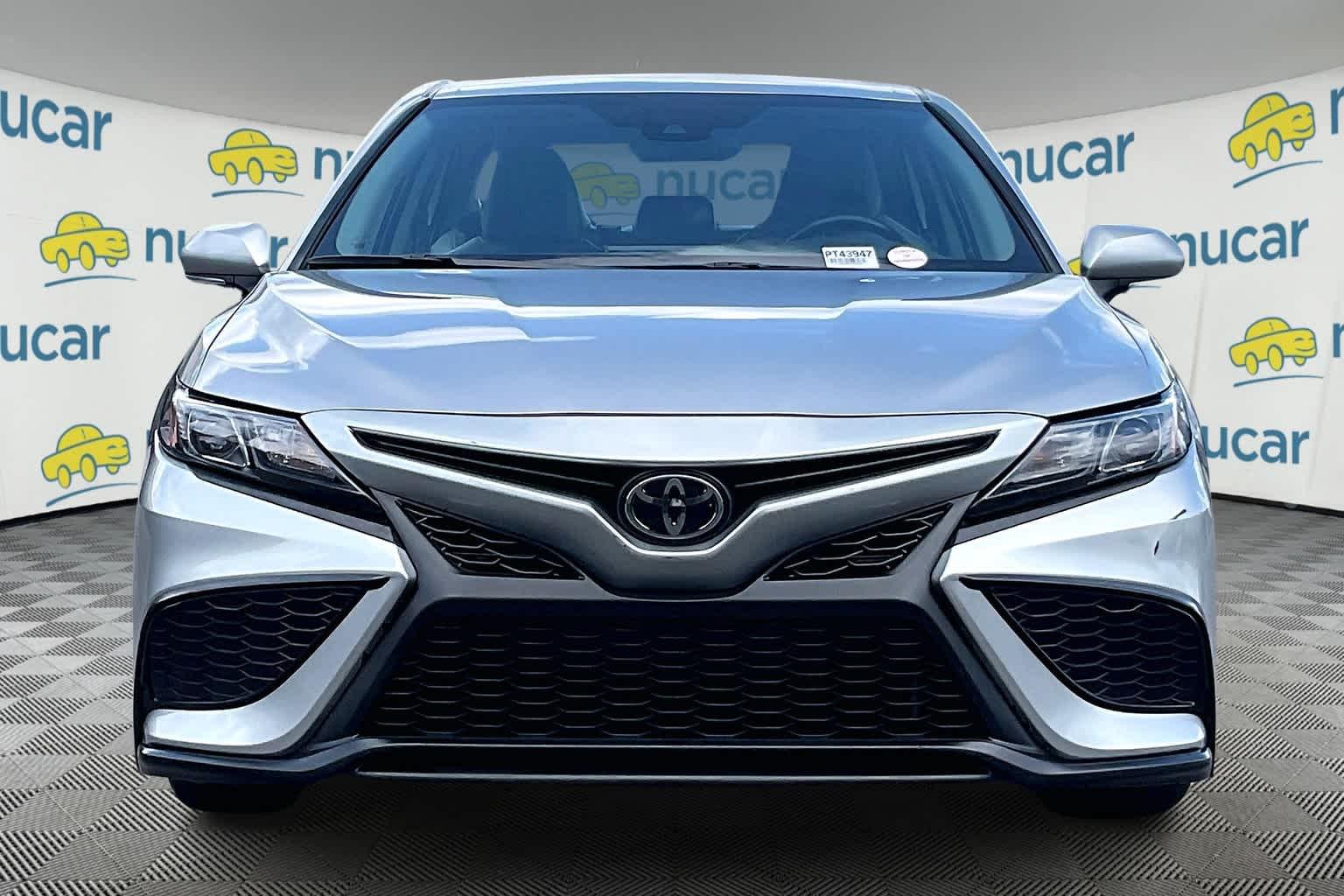 2022 Toyota Camry SE - Photo 3