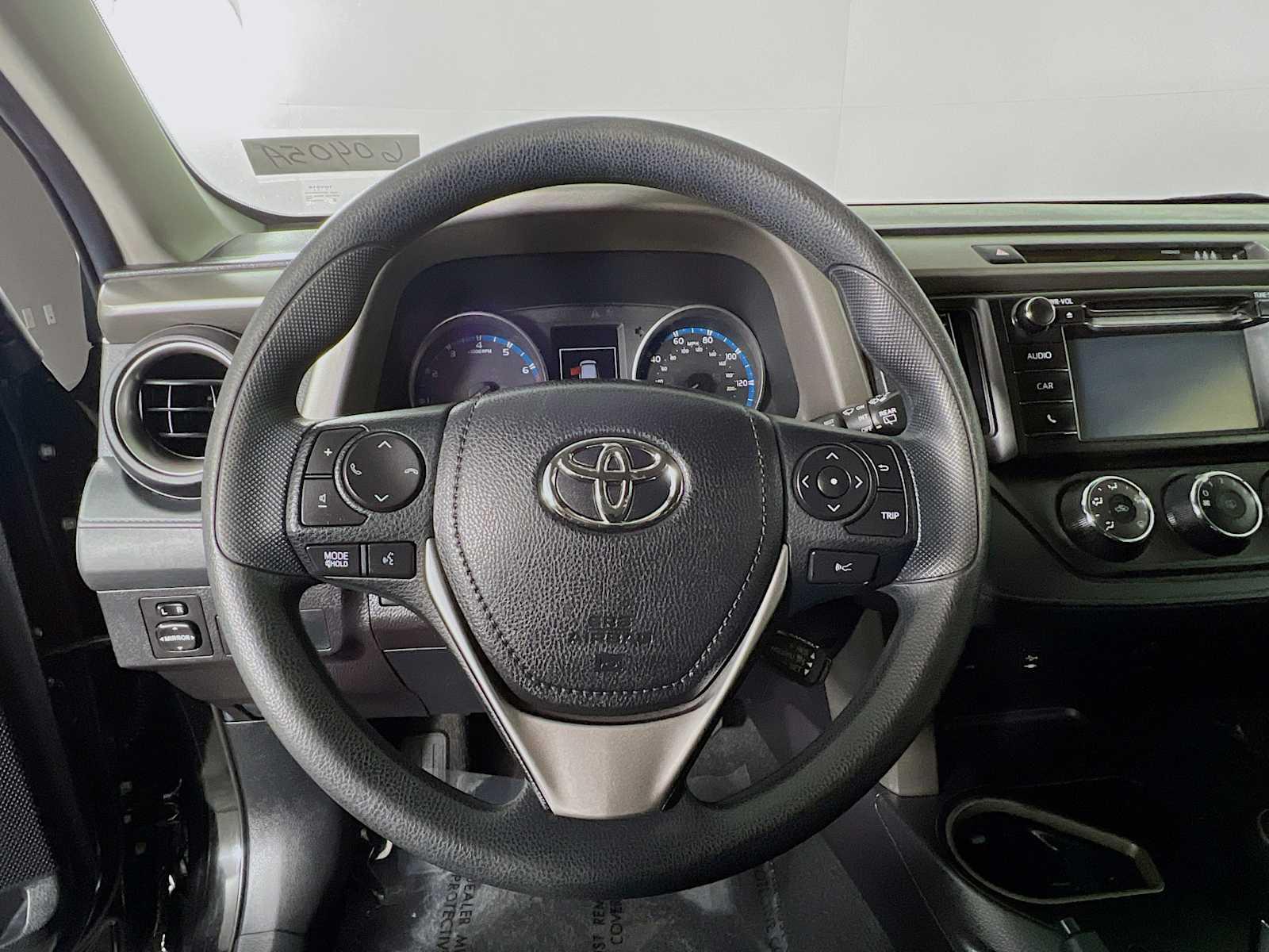 2018 Toyota RAV4 LE - Photo 11