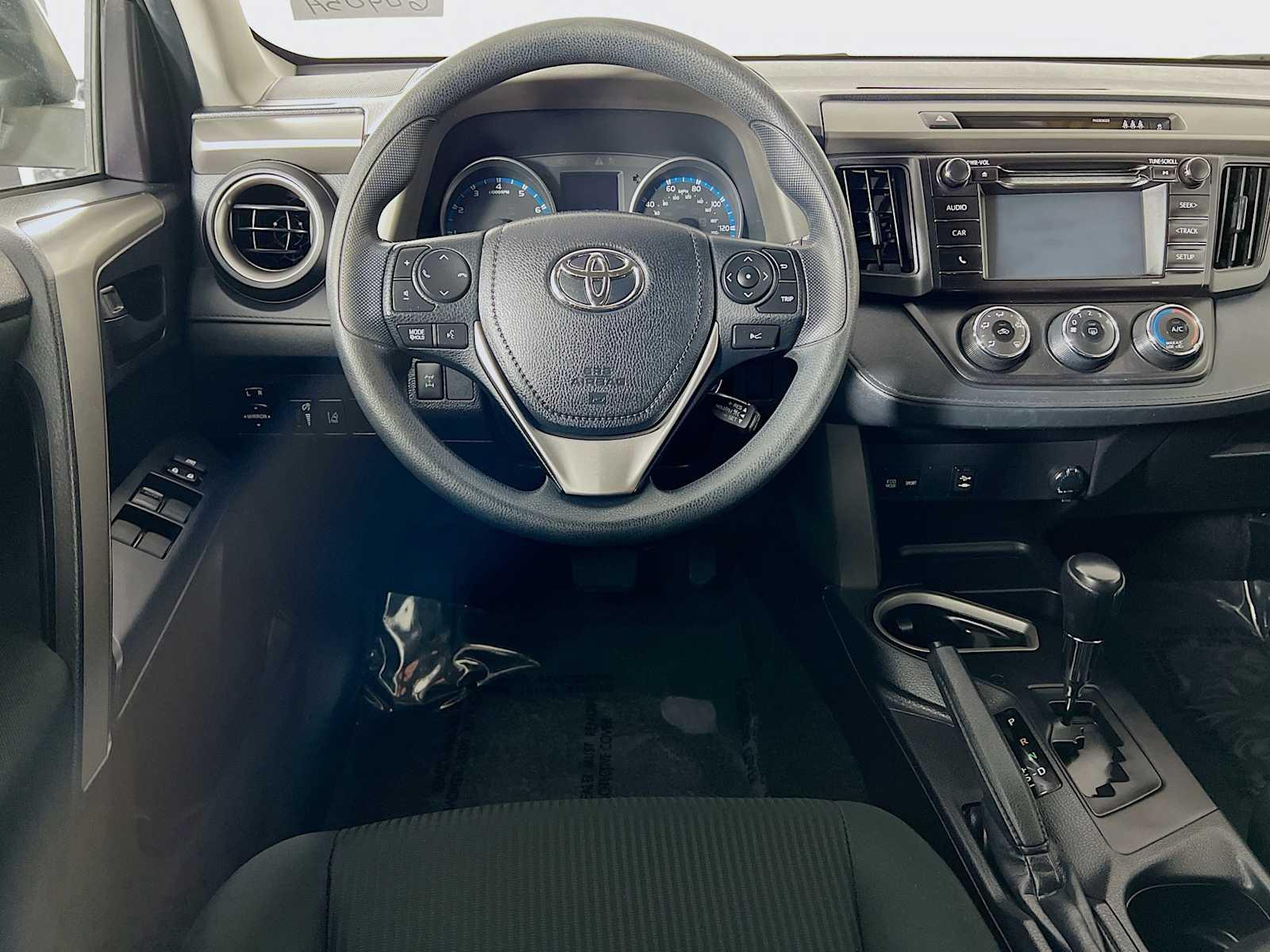 2018 Toyota RAV4 LE - Photo 21