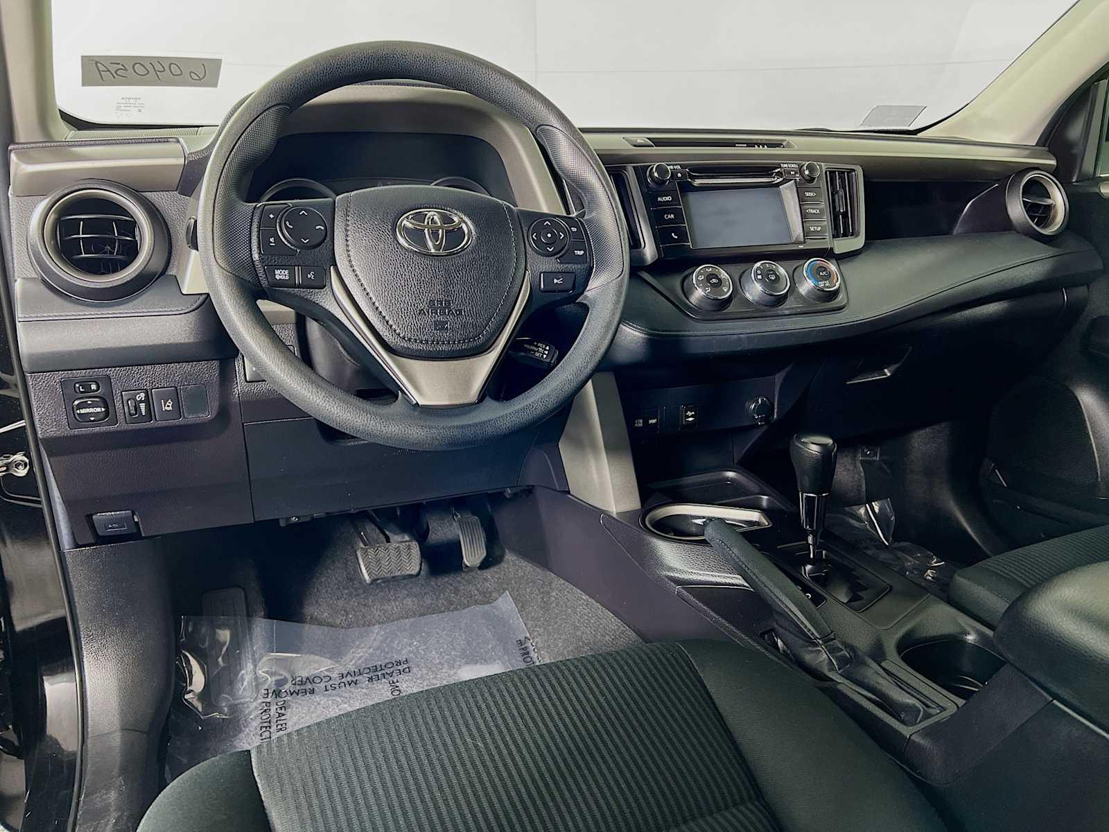 2018 Toyota RAV4 LE - Photo 9