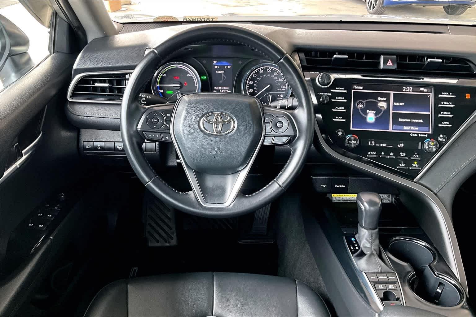 2020 Toyota Camry Hybrid SE - Photo 17