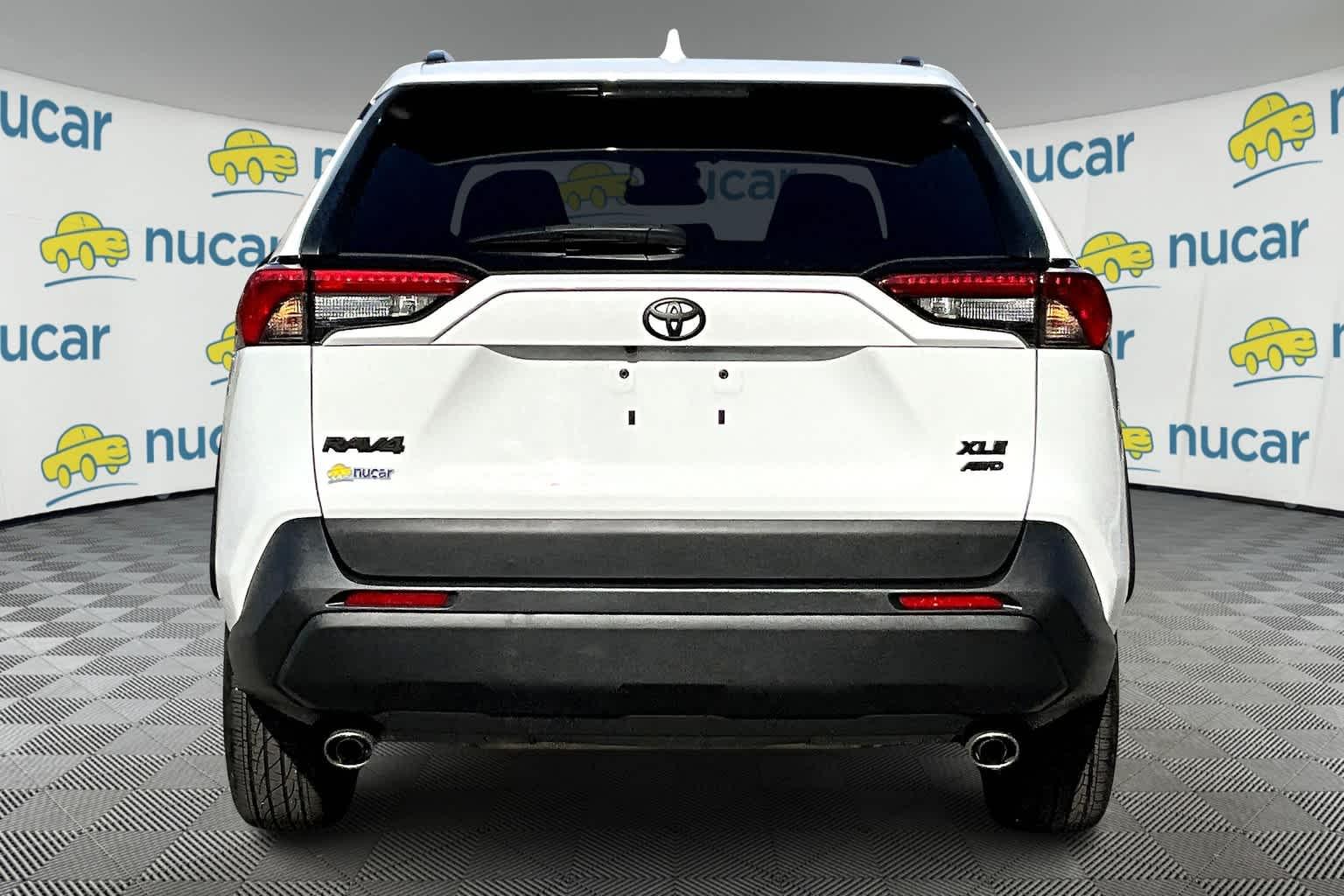 2022 Toyota RAV4 XLE - Photo 5