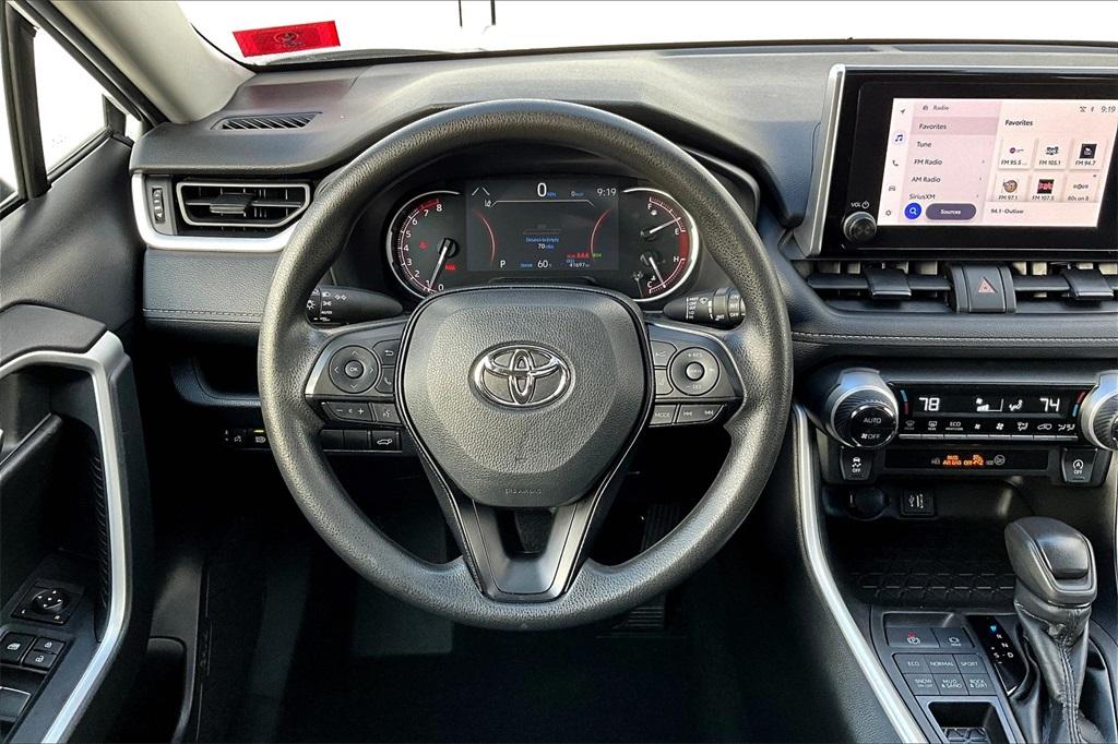 2023 Toyota RAV4 XLE - Photo 17