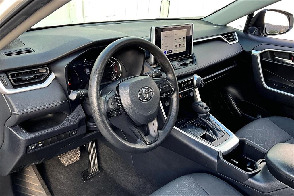 2023 Toyota RAV4 XLE - Photo 8