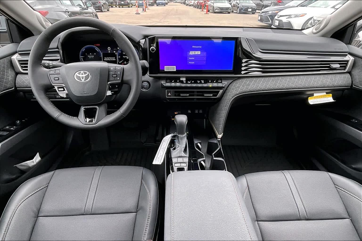 2025 Toyota Camry XLE - Photo 10