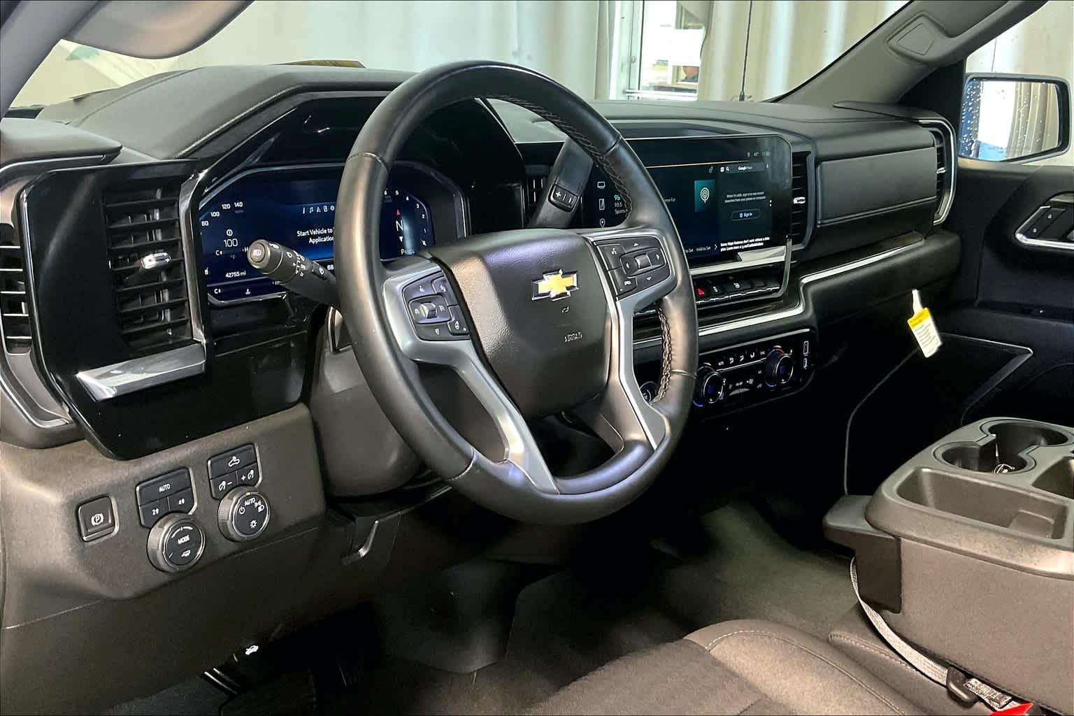 2023 Chevrolet Silverado 1500 LT 4WD Crew Cab 147 - Photo 8