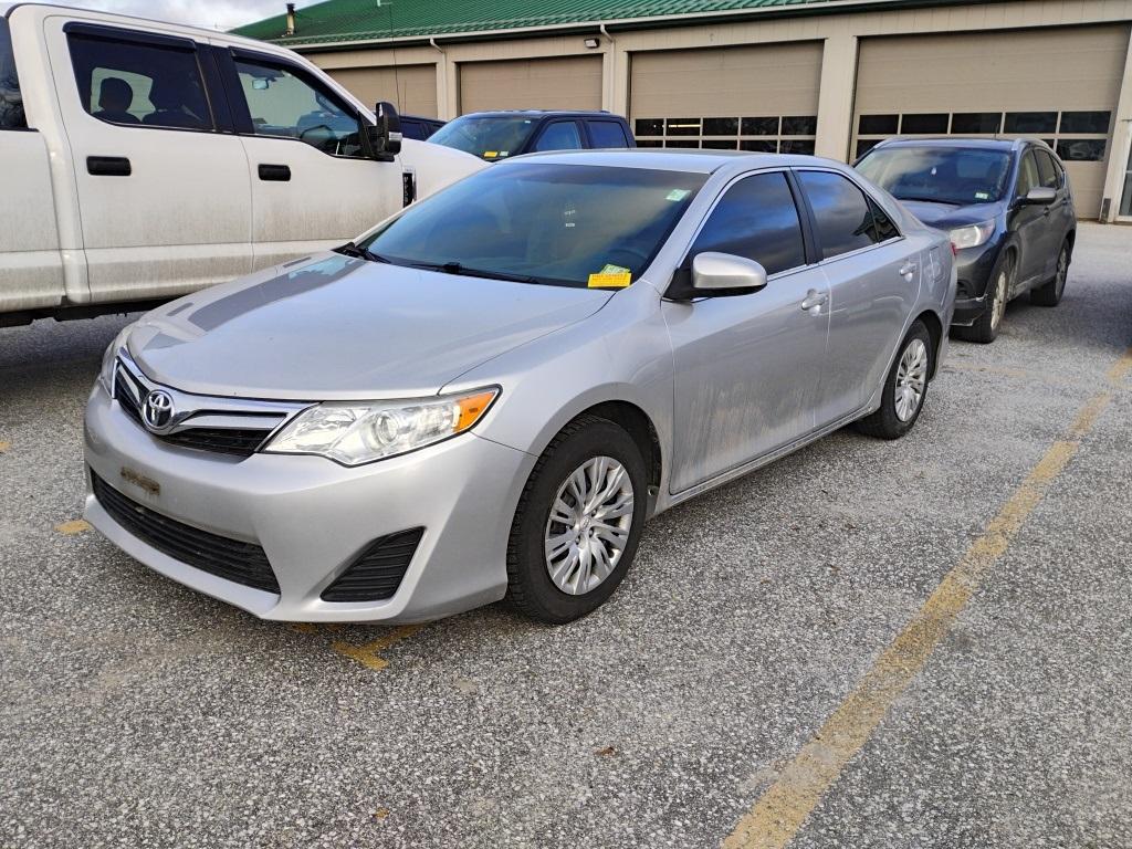 2012 Toyota Camry LE - Photo 2