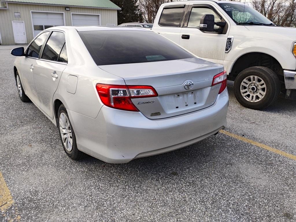 2012 Toyota Camry LE - Photo 3