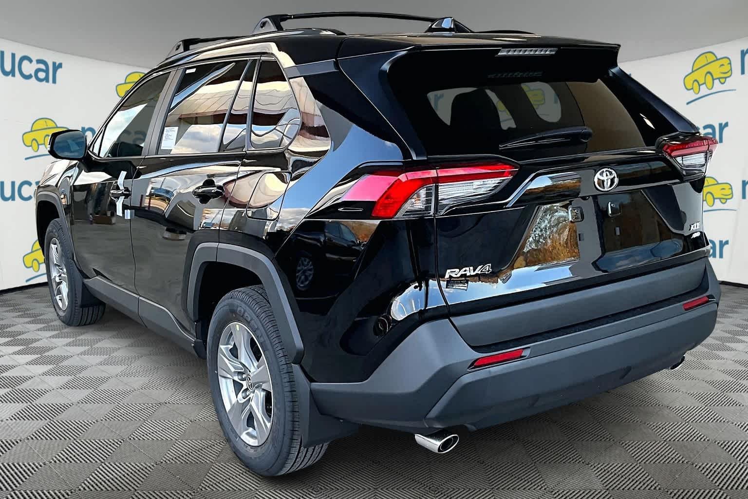 2024 Toyota RAV4 XLE - Photo 4