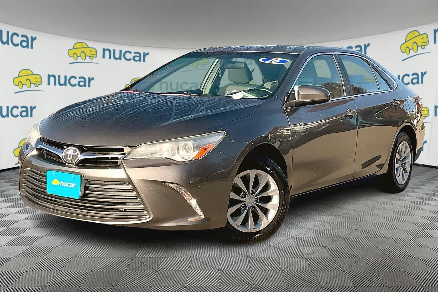 2016 Toyota Camry LE - Photo 3