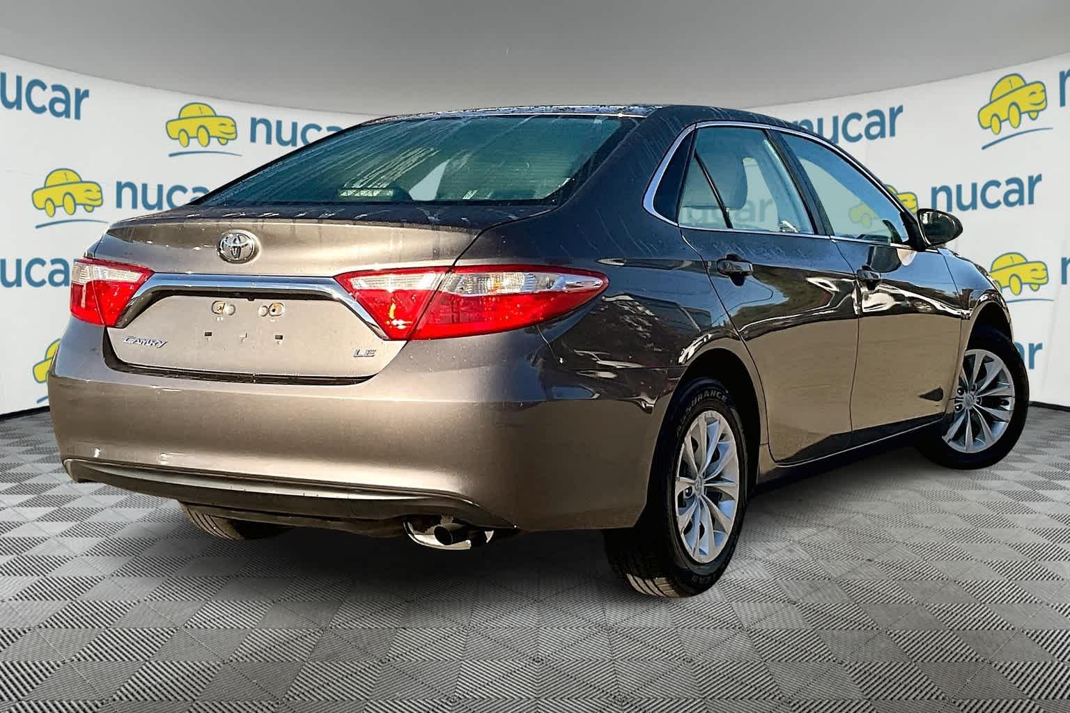 2016 Toyota Camry LE - Photo 6