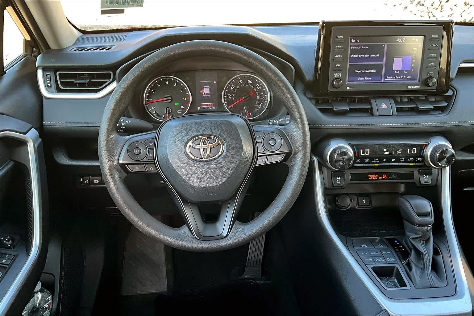 2022 Toyota RAV4 XLE - Photo 17