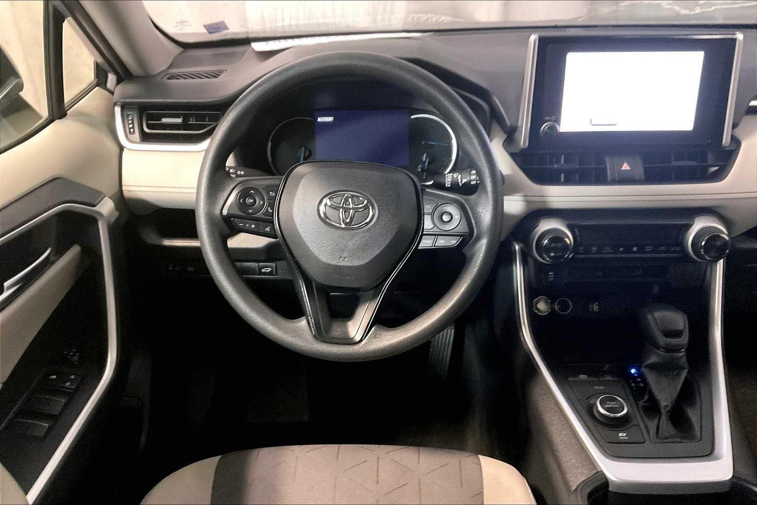 2023 Toyota RAV4 Hybrid XLE - Photo 17