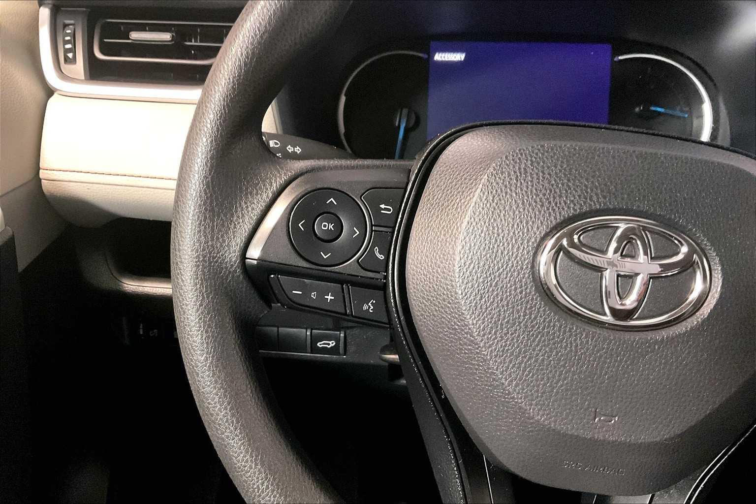 2023 Toyota RAV4 Hybrid XLE - Photo 23