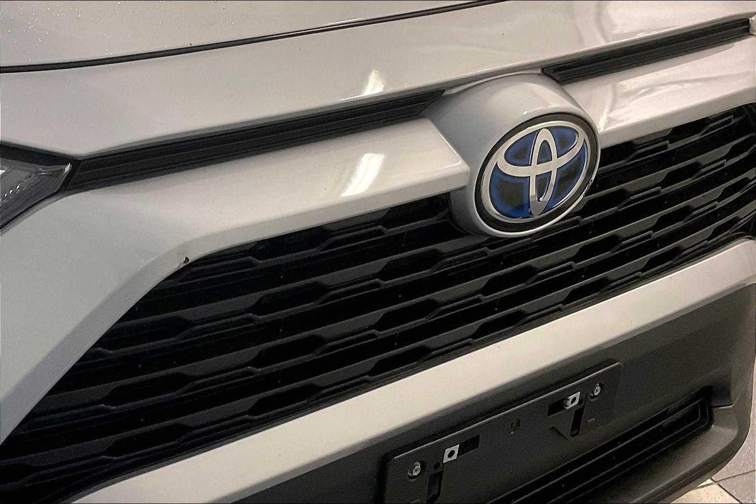 2023 Toyota RAV4 Hybrid XLE - Photo 32