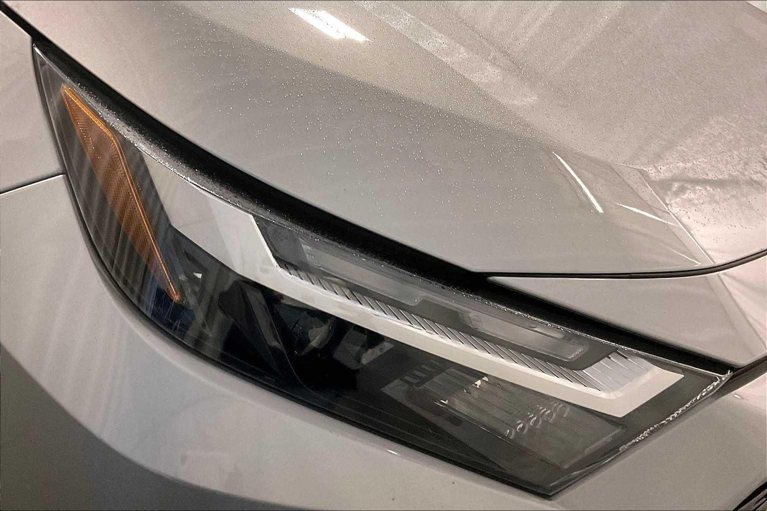 2023 Toyota RAV4 Hybrid XLE - Photo 33